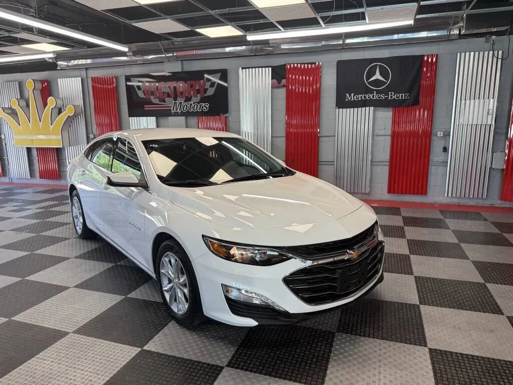 White 2024 Chevrolet Malibu LT 4dr Sedan w/1LT for sale in Royal Oak, MI