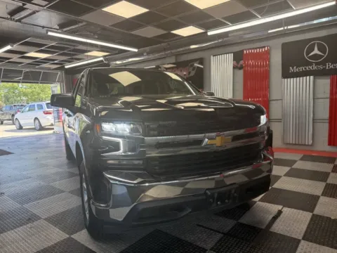 Another view of 2021 Chevrolet Silverado 1500 LT 4x4 4dr Double Cab 6.6 ft. SB w/1LT for sale in Royal Oak, MI at Victory Motors Royal Oak