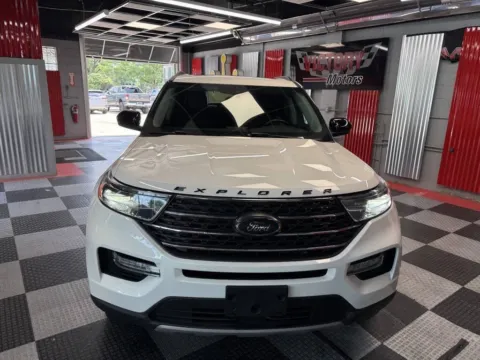 Another view of 2022 Ford Explorer XLT AWD 4dr SUV for sale in Royal Oak, MI at Victory Motors Royal Oak