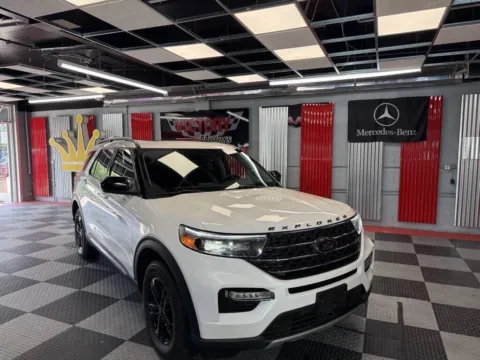 White 2022 Ford Explorer XLT AWD 4dr SUV for sale in Royal Oak, MI