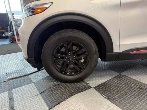 More photos of 2022 Ford Explorer XLT AWD 4dr SUV at Victory Motors Royal Oak, MI