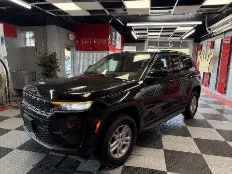 More photos of 2023 Jeep Grand Cherokee Laredo 4x4 4dr SUV at Victory Motors Royal Oak, MI