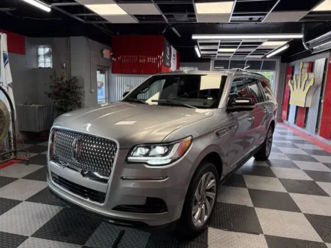 More photos of 2023 Lincoln Navigator L Reserve 4x4 4dr SUV at Victory Motors Royal Oak, MI