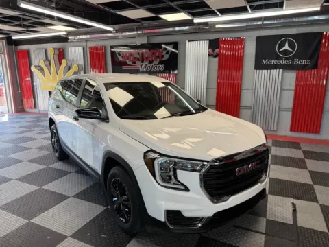 White 2024 GMC Terrain SLE AWD 4dr SUV for sale in Royal Oak, MI