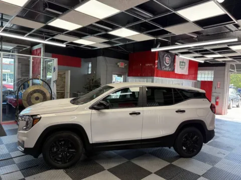 More photos of 2024 GMC Terrain SLE AWD 4dr SUV at Victory Motors Royal Oak, MI