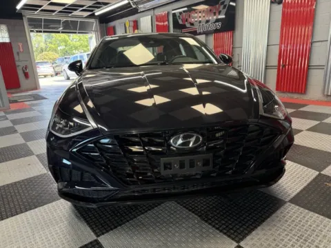 More photos of 2023 Hyundai Sonata SEL Plus 4dr Sedan at Victory Motors Royal Oak, MI
