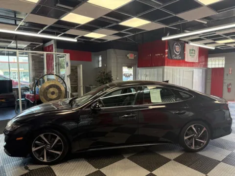 More photos of 2023 Hyundai Sonata SEL Plus 4dr Sedan at Victory Motors Royal Oak, MI