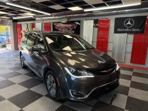 Photos of 2018 Chrysler Pacifica Hybrid Limited 4dr Mini Van for sale in Royal Oak, MI at Victory Motors Royal Oak