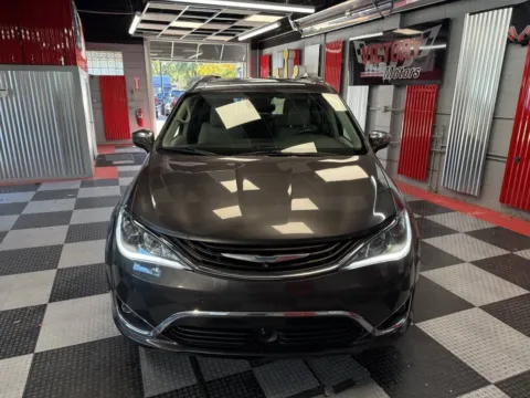 Another view of 2018 Chrysler Pacifica Hybrid Limited 4dr Mini Van for sale in Royal Oak, MI at Victory Motors Royal Oak