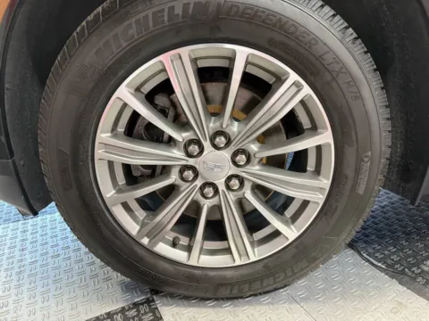 More photos of 2017 Cadillac XT5 Luxury 4dr SUV at Victory Motors Royal Oak, MI