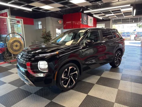 More photos of 2024 Mitsubishi Outlander SE AWD 4dr SUV at Victory Motors Royal Oak, MI