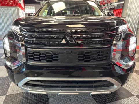 More photos of 2024 Mitsubishi Outlander SE AWD 4dr SUV at Victory Motors Royal Oak, MI