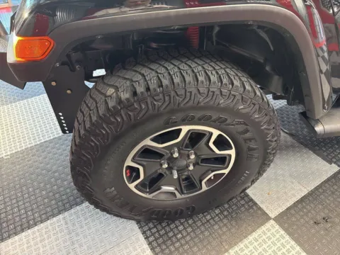 More photos of 2021 Jeep Gladiator Sport 4x4 4dr Crew Cab 5.0 ft. SB at Victory Motors Royal Oak, MI