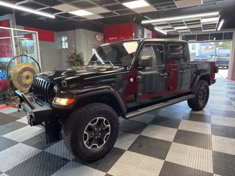 More photos of 2021 Jeep Gladiator Sport 4x4 4dr Crew Cab 5.0 ft. SB at Victory Motors Royal Oak, MI