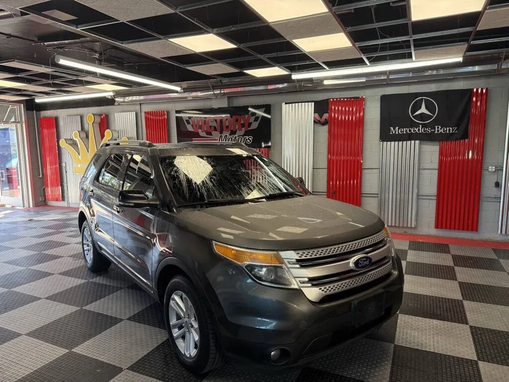 Gray 2015 Ford Explorer XLT AWD 4dr SUV for sale in Royal Oak, MI