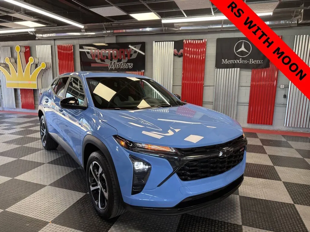 Blue 2024 Chevrolet Trax RS 4dr Crossover w/1RS for sale in Royal Oak, MI