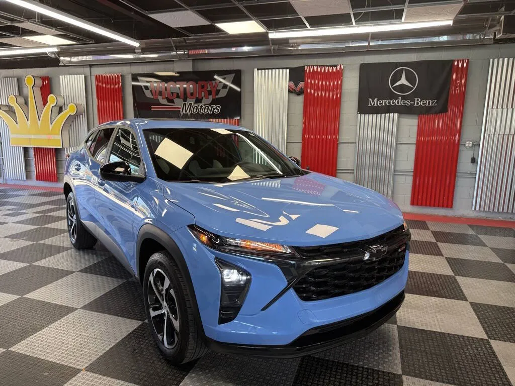 Blue 2024 Chevrolet Trax RS 4dr Crossover w/1RS for sale in Royal Oak, MI