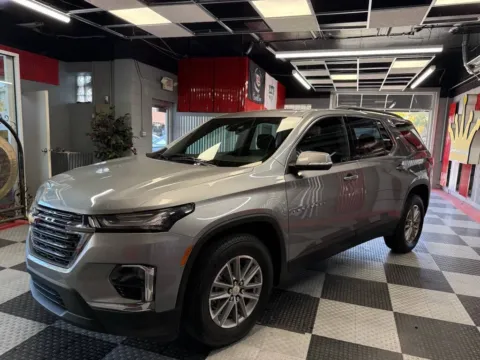 More photos of 2023 Chevrolet Traverse LT Cloth 4x4 4dr SUV at Victory Motors Royal Oak, MI