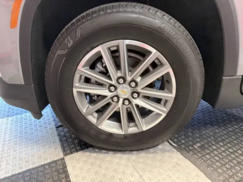 More photos of 2023 Chevrolet Traverse LT Cloth 4x4 4dr SUV at Victory Motors Royal Oak, MI