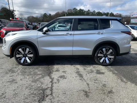 More photos of 2025 Mitsubishi Outlander SE at Cherokee Mitsubishi, GA