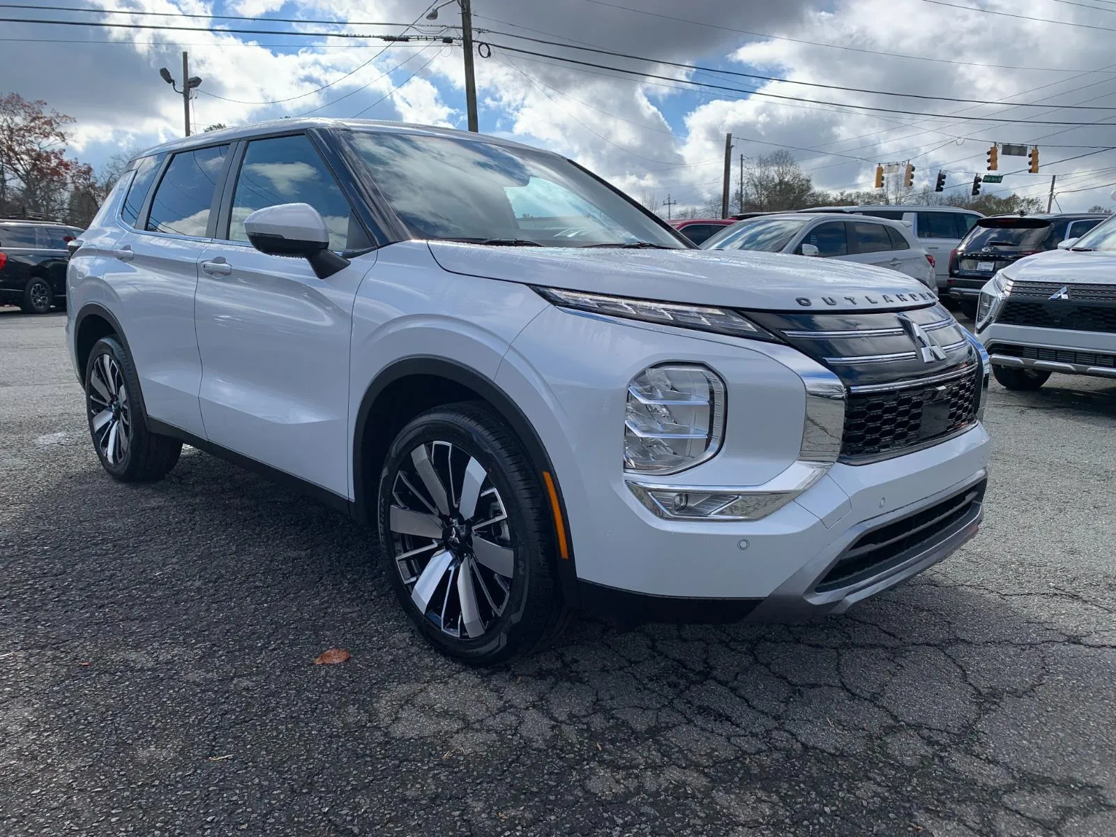 White 2025 Mitsubishi Outlander SE for sale in Canton, GA