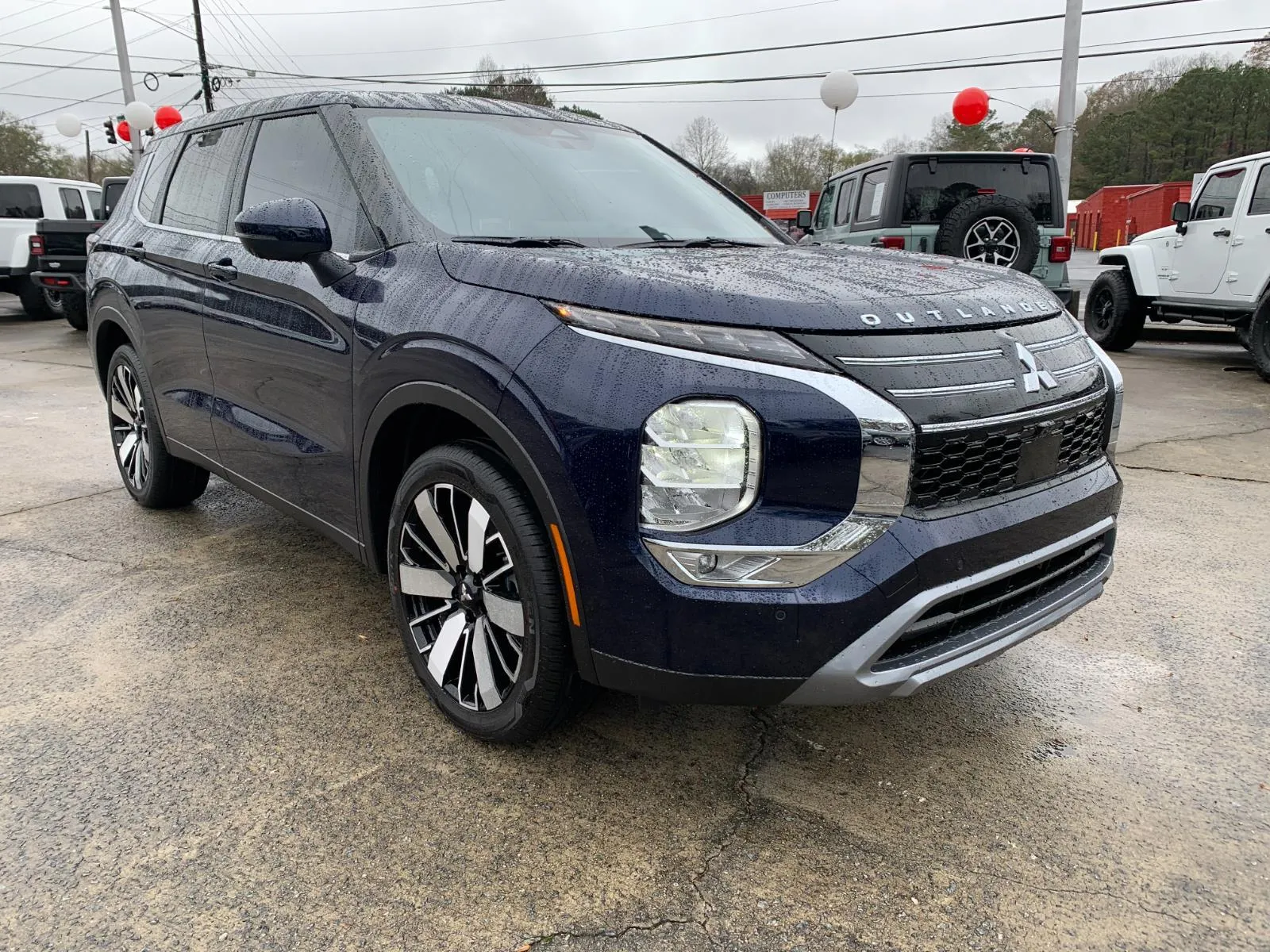 2025 Mitsubishi Outlander SE's photo