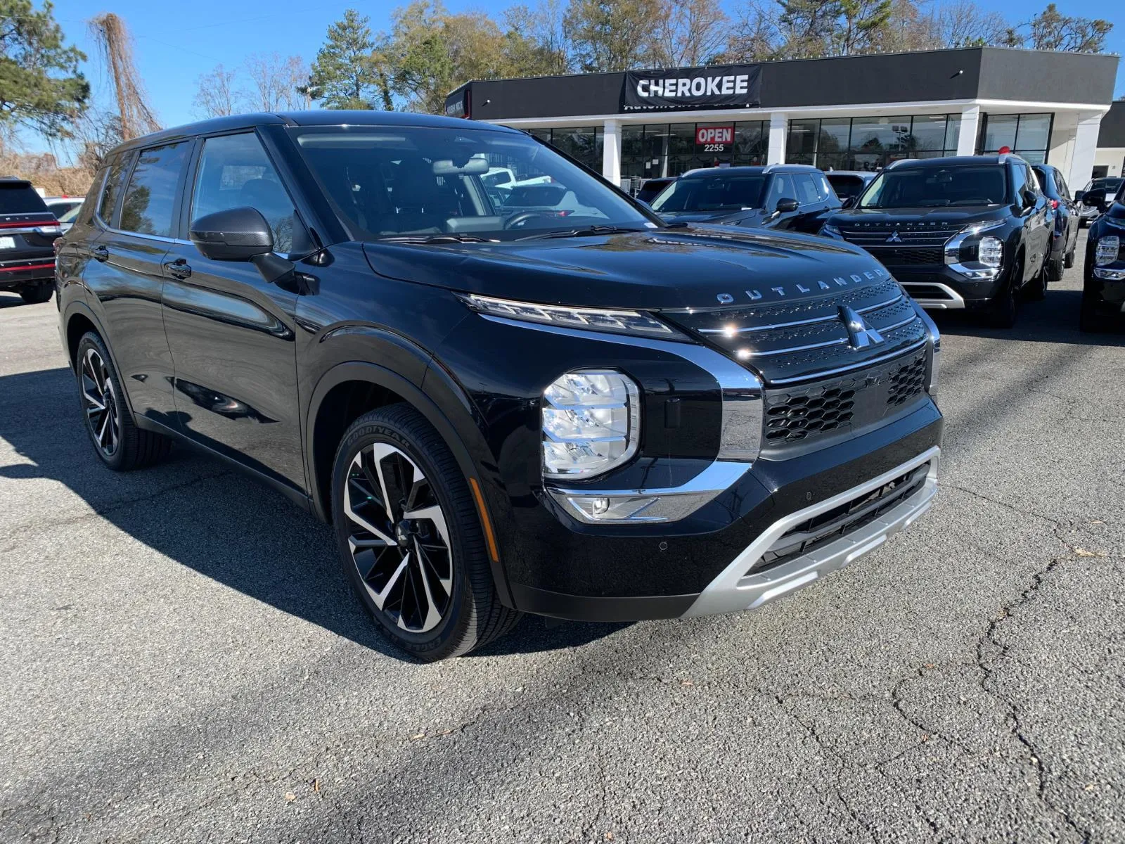 2022 Mitsubishi Outlander SE's photo