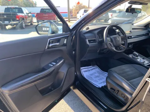 More photos of 2022 MITSUBISHI OUTLANDER at Cherokee Mitsubishi, GA