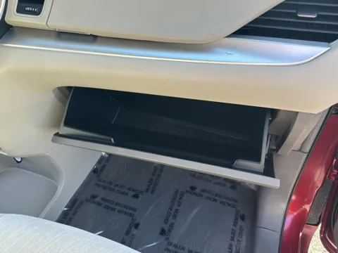 More photos of 2017 Toyota Sienna LE at Cherokee Mitsubishi, GA