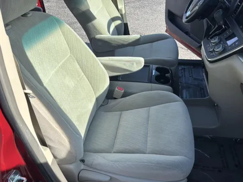 More photos of 2017 Toyota Sienna LE at Cherokee Mitsubishi, GA