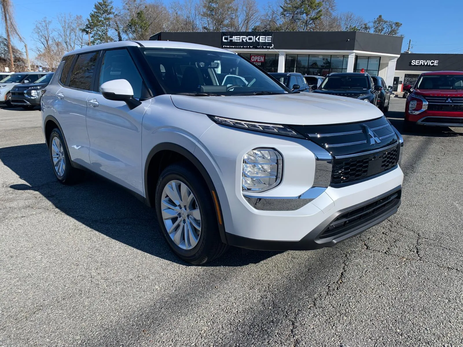 2026 Mitsubishi Outlander ES FWD's photo