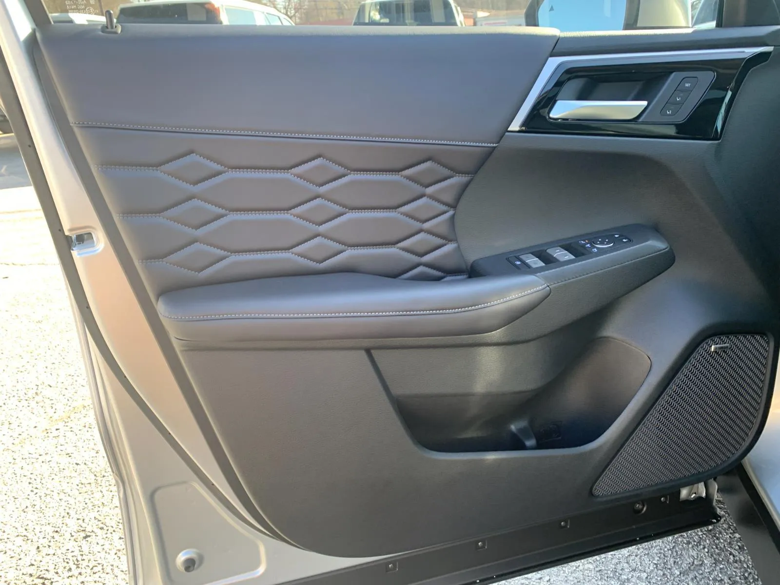 2026 Mitsubishi Outlander SEL - Photo 8