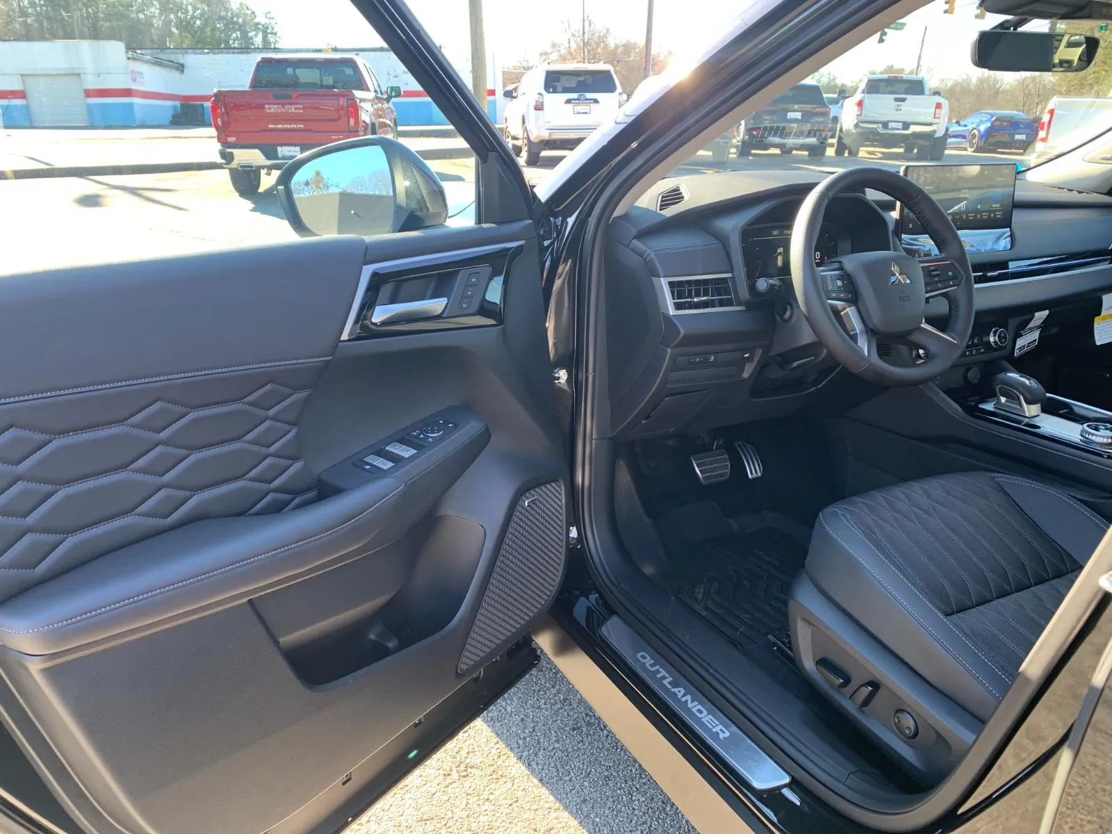 2026 Mitsubishi Outlander SEL - Photo 7