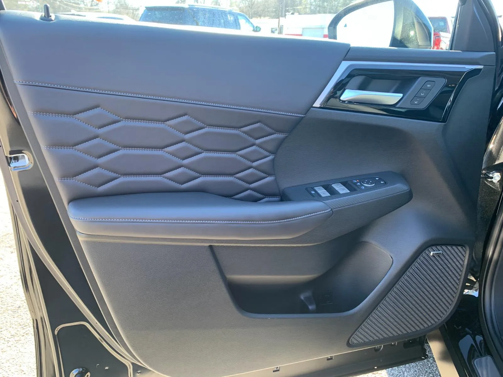 2026 Mitsubishi Outlander SEL - Photo 8