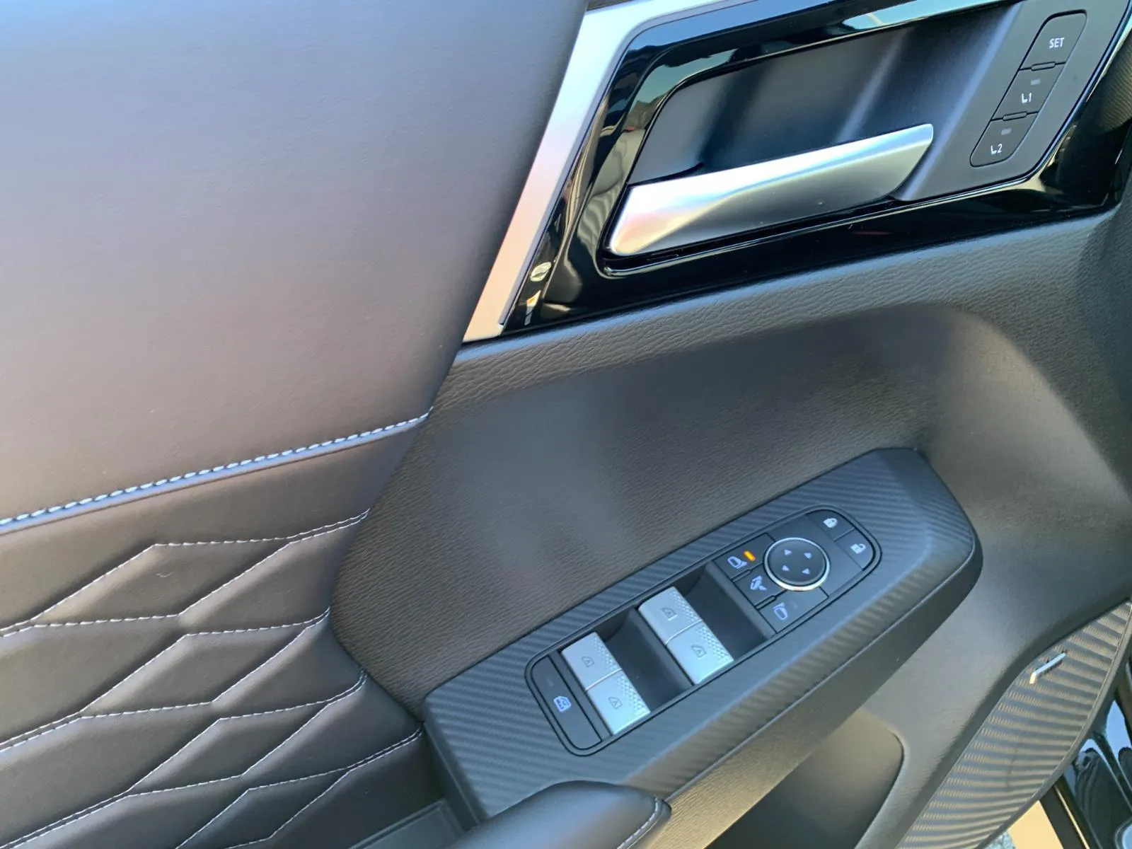 2026 Mitsubishi Outlander SEL - Photo 9