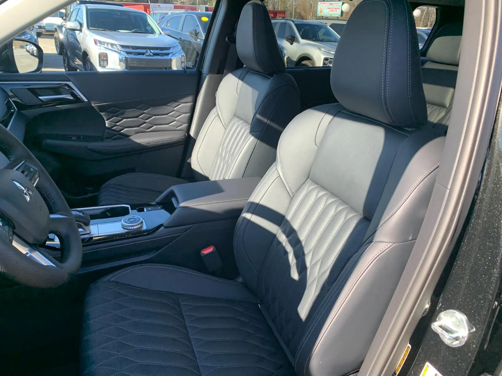 2026 Mitsubishi Outlander SEL - Photo 11