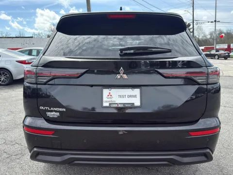 More photos of 2026 Mitsubishi Outlander ES at Cherokee Mitsubishi, GA