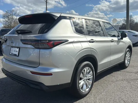 More photos of 2026 Mitsubishi Outlander ES at Cherokee Mitsubishi, GA