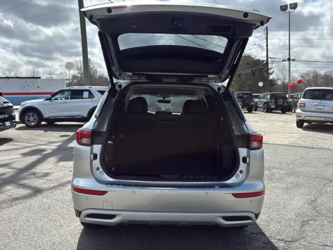 More photos of 2022 MITSUBISHI OUTLANDER at Cherokee Mitsubishi, GA