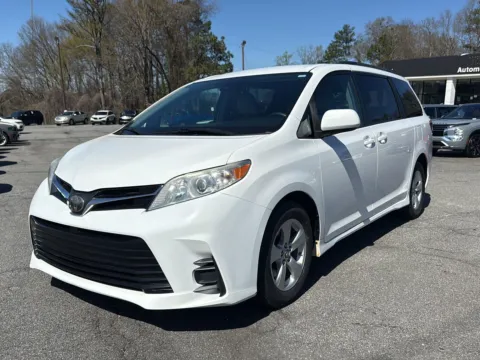 White 2018 TOYOTA SIENNA for sale in Canton, GA