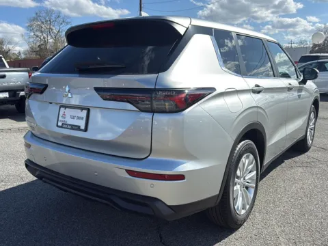 More photos of 2026 Mitsubishi Outlander ES at Cherokee Mitsubishi, GA
