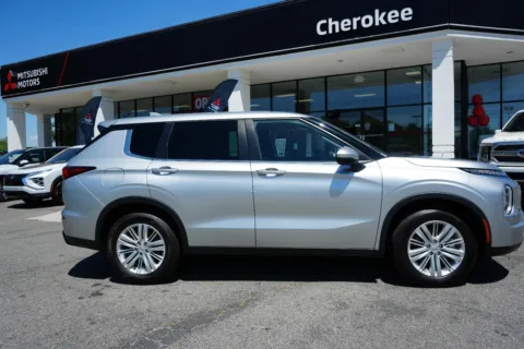 More photos of 2023 Mitsubishi Outlander ES at Cherokee Mitsubishi, GA