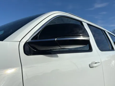 More photos of 2024 Jeep Wagoneer Series II at Cherokee Mitsubishi, GA