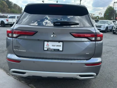 More photos of 2022 Mitsubishi Outlander SE at Cherokee Mitsubishi, GA