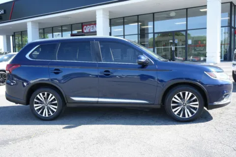 More photos of 2020 Mitsubishi Outlander SEL at Cherokee Mitsubishi, GA