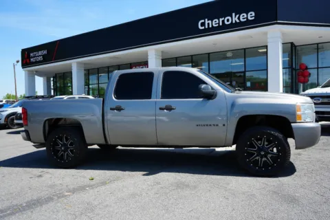 More photos of 2007 Chevrolet Silverado 1500 LT w/1LT at Cherokee Mitsubishi, GA