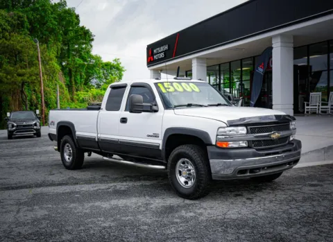 White 2001 Chevrolet Silverado 2500HD EXT CAB 157.5 WB 4WD for sale in Canton, GA
