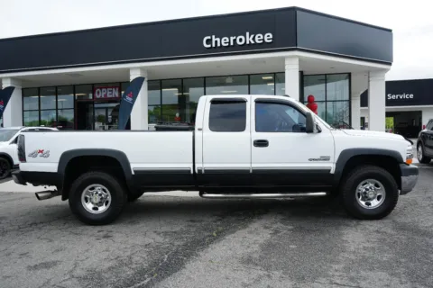 More photos of 2001 Chevrolet Silverado 2500HD EXT CAB 157.5 WB 4WD at Cherokee Mitsubishi, GA