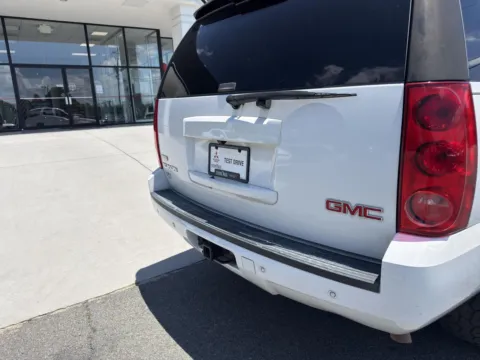 More photos of 2009 GMC Yukon SLT w/4SA at Cherokee Mitsubishi, GA
