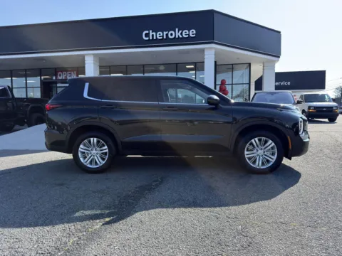 Photos of 2024 Mitsubishi Outlander ES for sale in Canton, GA at Cherokee Mitsubishi